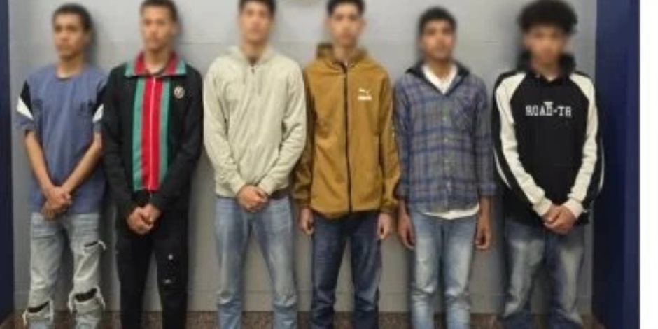 6 بلطجية يمزقون جسد شاب بسبب خلاف على أولوية ركوب الميكروباص في بني سويف